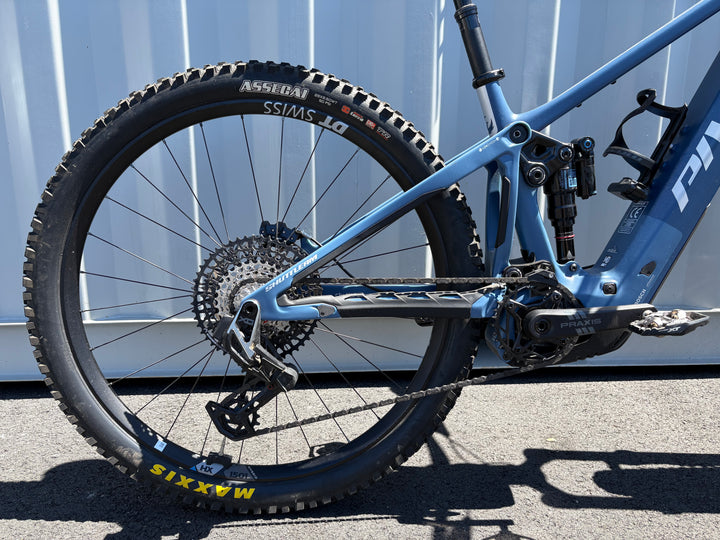 Pivot Shuttle AM Gen 5 Pro XO with 29" Alloy Wheels - Blue - Medium  (Kris, S/N: XC37EAO04238MD)