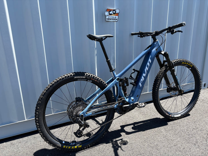 Pivot Shuttle AM Gen 5 Pro XO with 29" Alloy Wheels - Blue - Medium  (Kris, S/N: XC37EAO04238MD)