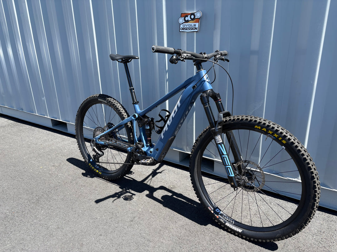 Pivot Shuttle AM Gen 5 Pro XO with 29" Alloy Wheels - Blue - Medium  (Kris, S/N: XC37EAO04238MD)