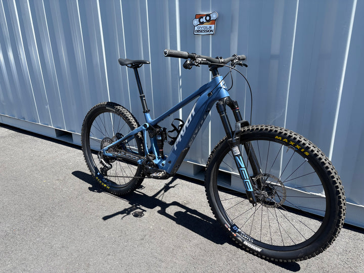 Pivot Shuttle AM Gen 5 Pro XO with 29" Alloy Wheels - Blue - Medium  (Kris, S/N: XC37EAO04238MD)